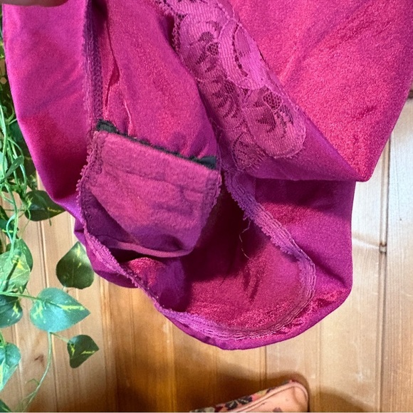 Vanity Fair Purple Chemise with Lace Detailing - Picture 5 of 6